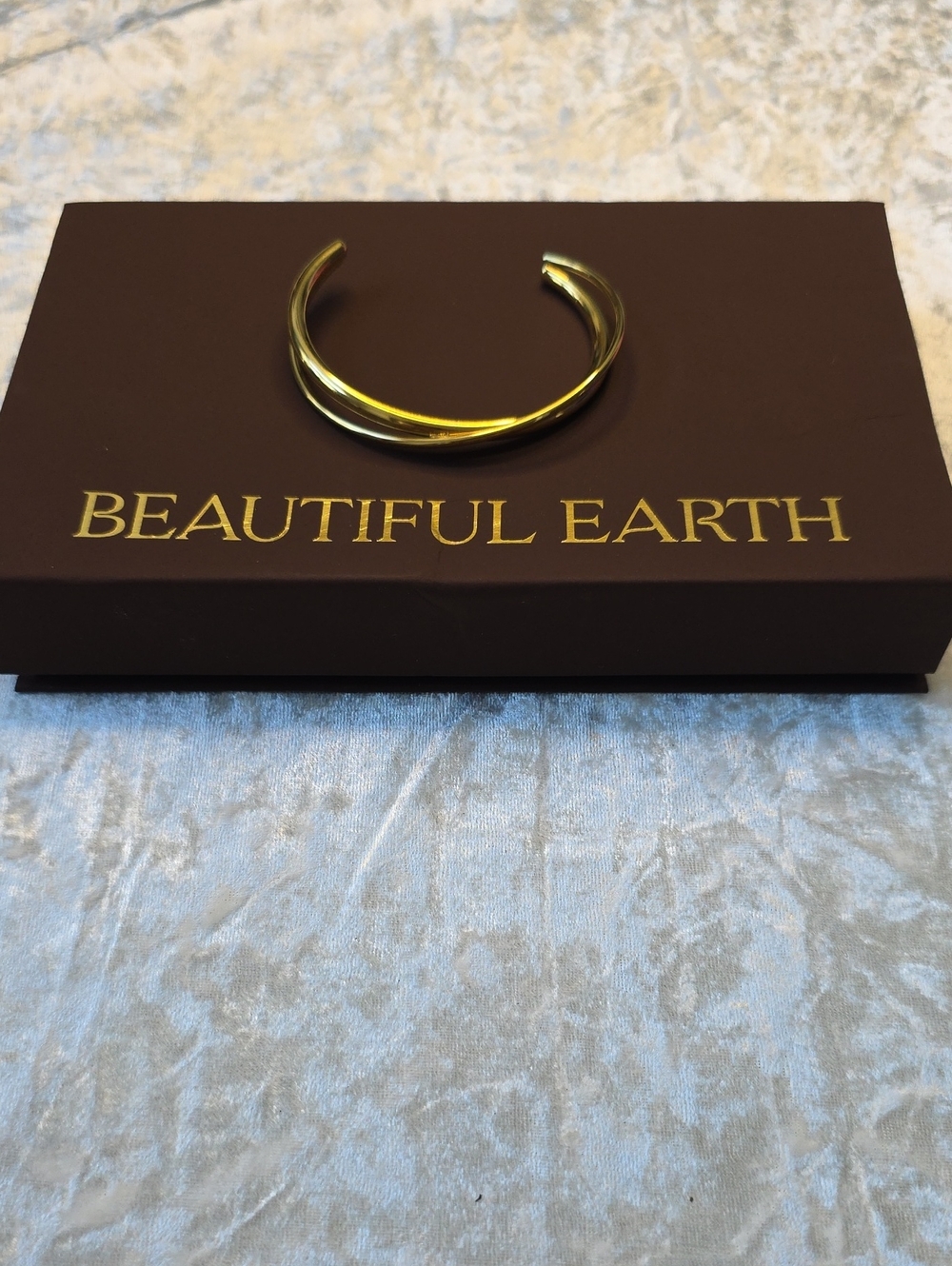 NWOT Beautiful Earth Eva Gold Twist Cuff Bracelet